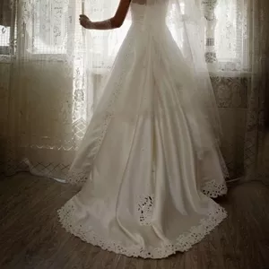 Эффектное свадебное платье