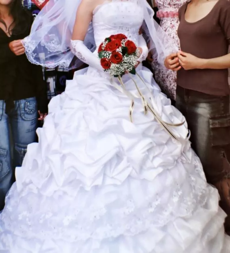 Продам свадебное платье, белое, размер 44-46 